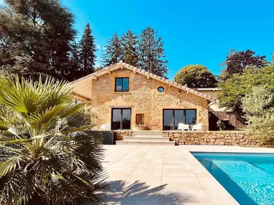 La Demeure du Val — maison de caractère avec piscine à Saint-Romain-au-Mont-d'Or